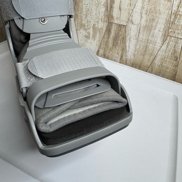 United Ortho 360 Air Walker Standard Fracture Boot - M, Grey - Picture 8 of 9